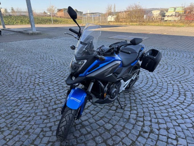 Motorrad von vorne