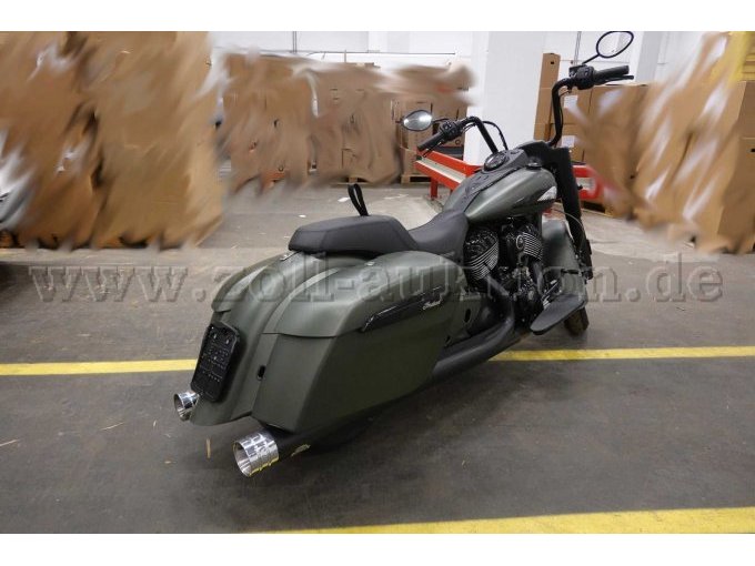 Indian Motorcycle - Springfield Dark Horse, Diagonalansicht hinten rechts