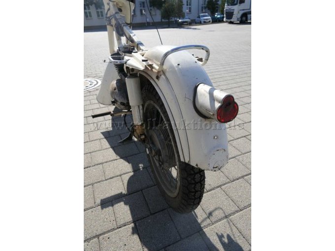 Motorrad Jawa 250 Ansicht von hinten