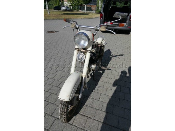 Motorrad Jawa 250 Ansicht von vorne