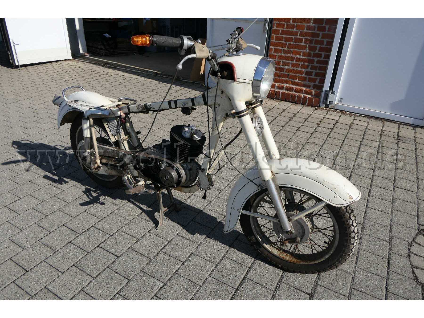 Motorrad Jawa 250 Ansicht von der rechten Seite