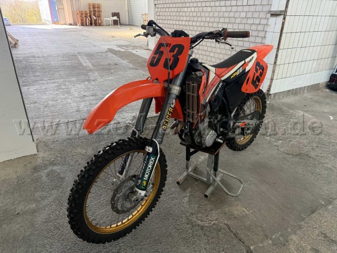 Seitliche Frontansicht (links)