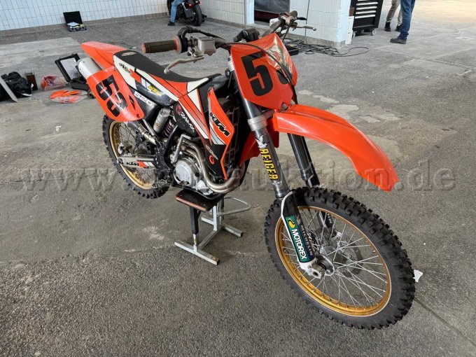 Seitliche Frontansicht (rechts)