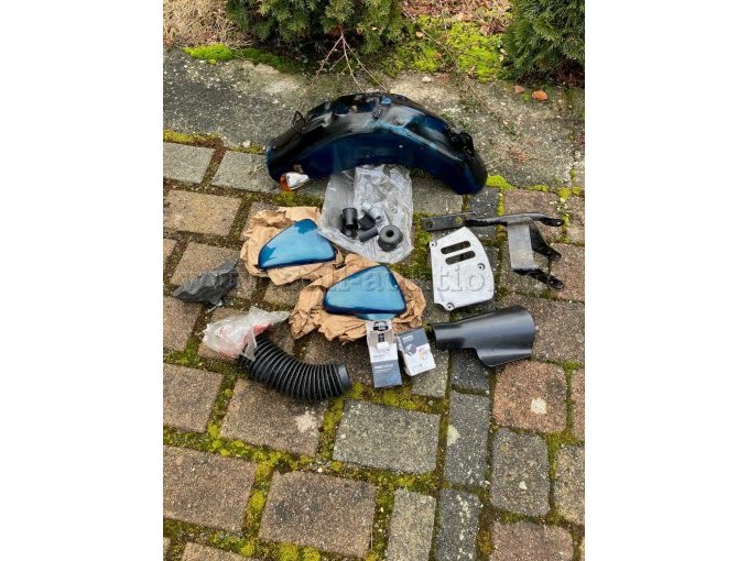 Zubehör Teil 1: Originalschutzblech für hinten, Seitendeckel, Lampen etc.