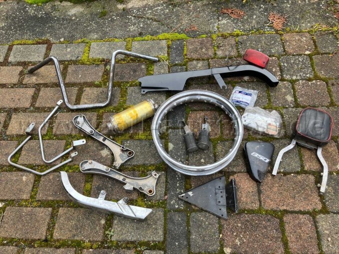 Zubehör Teil 2: Originallenker, Felge ohne Speichen, Rücklehne Sitzbank, Fußrasten etc.