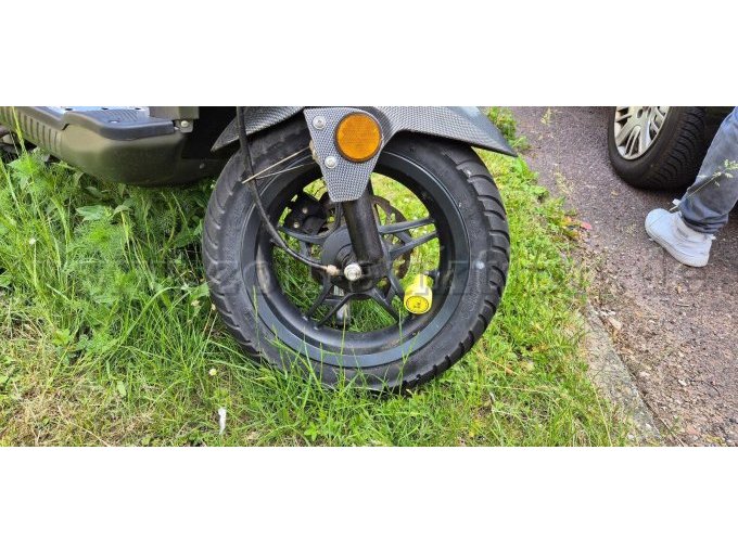 Motorroller GENERIC Vorderrad linke Seite