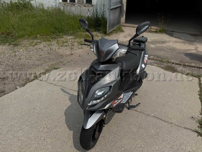 Motorroller GENERIC Explorer Vorderseite