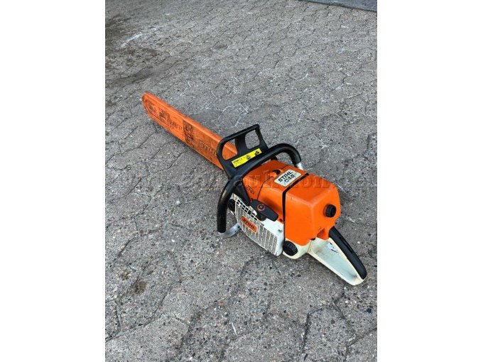 Motorsäge Stihl mit Detailansicht Motorsäge Stihl mit Detailansicht