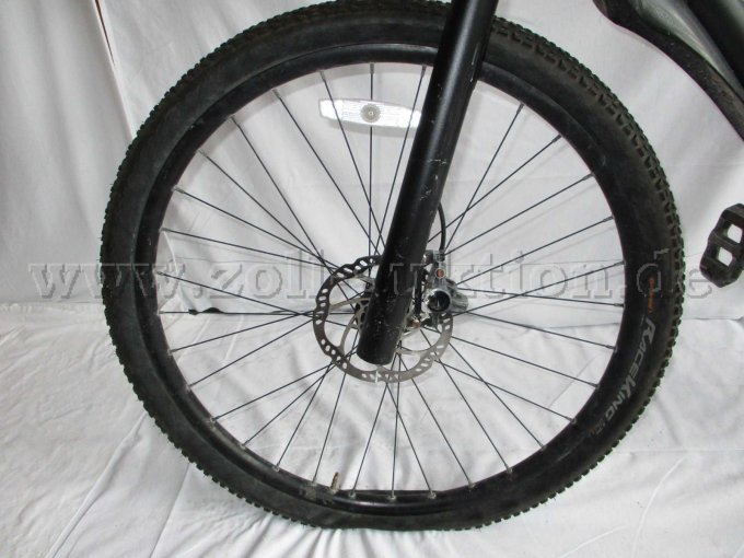 Ansicht Vorderrad mit Scheibenbremse und Magura Bremsblock