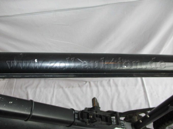 Teilansicht Rahmen mit Kratzer und Lackabplatzungen