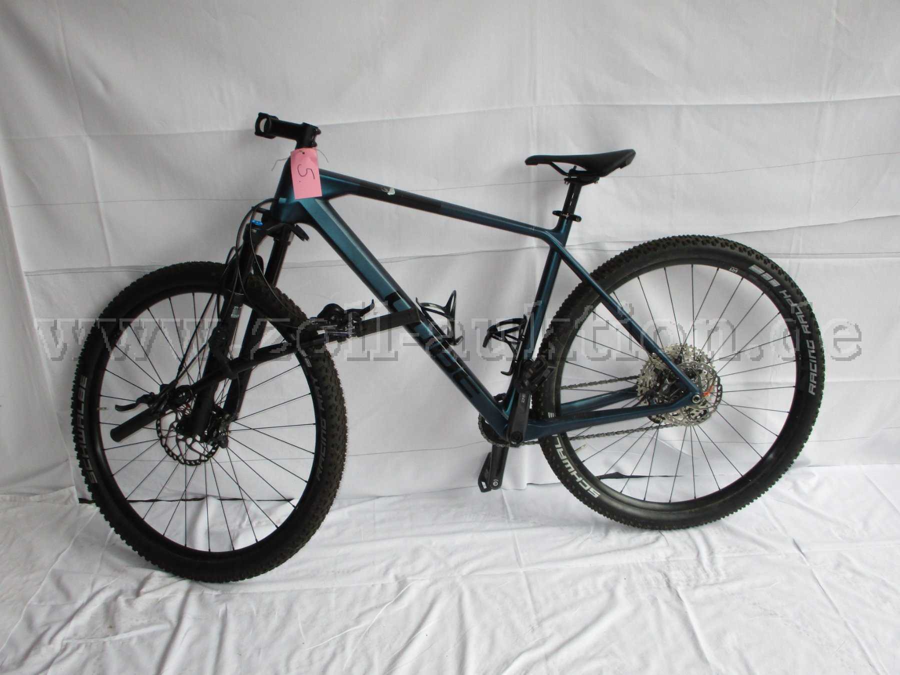 Vollansicht Cube Mountainbike