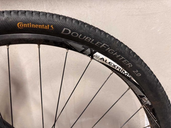 Reifen Continental Double Fighter 2.0