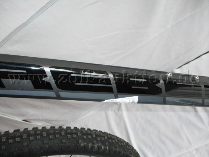 Teilansicht Rahmen mit Klebereste und Kratzer