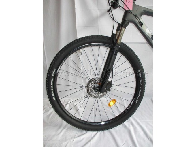 Ansicht Vorderrad mit Shimano Scheibenbremse und Federgabel