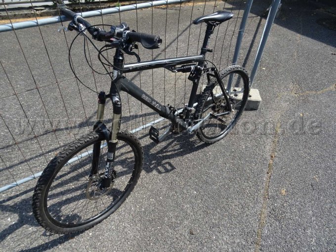 1 Mountainbike Red Bull "Factory", 26 Zoll schwarz – foto 2 – kavel bij Zoll-Auktion, Wuppertal