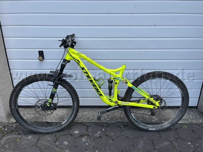 1 Mountainbike der Marke Stevens, Modell WHAKA+, 27,5 Zoll, 22 Gänge – kavel bij Zoll-Auktion, Schloß Holte-Stukenbrock