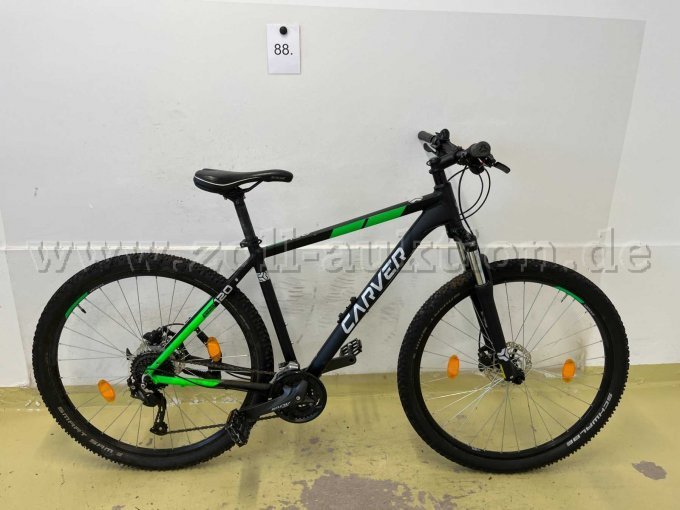 Mountainbike von Carver, rechts