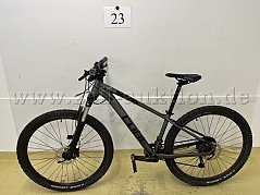 Mountainbike von Cube, links