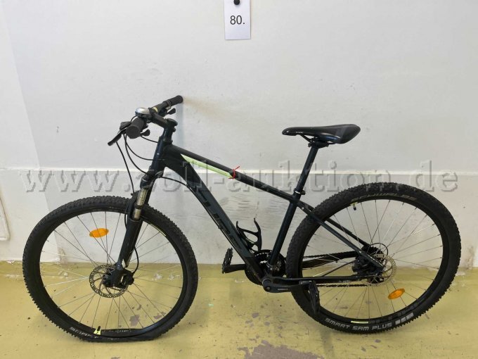 Mountainbike von Cube, links