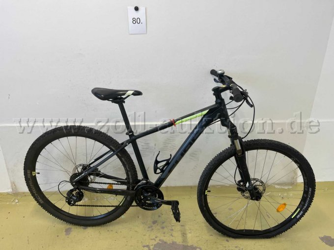 Mountainbike von Cube, rechts