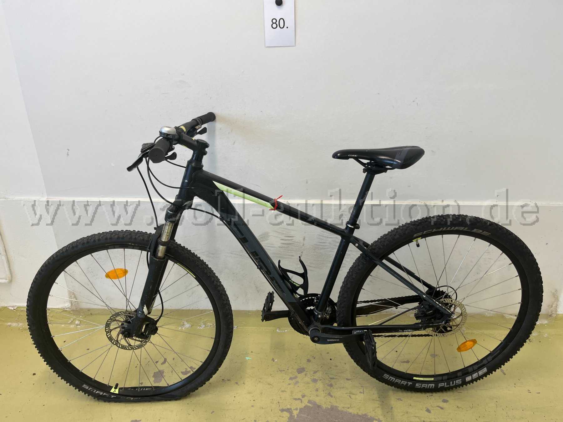 Mountainbike von Cube, links