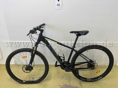 Mountainbike von Cube, links