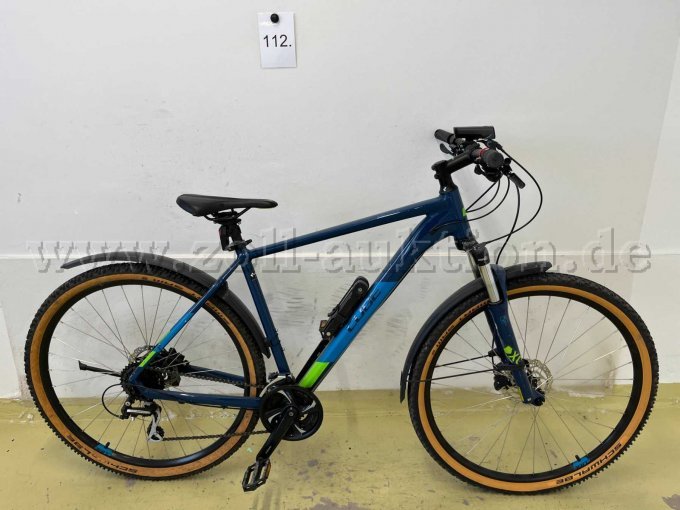 Mountainbike von Cube, rechts