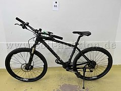 Mountainbike von Giant, links