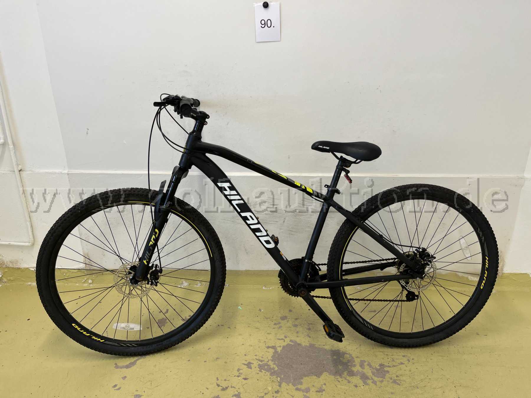 Mountainbike von Hiland, links
