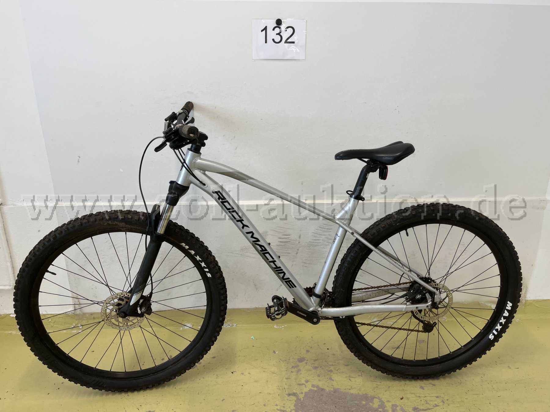 Mountainbike von Rockmachine, links