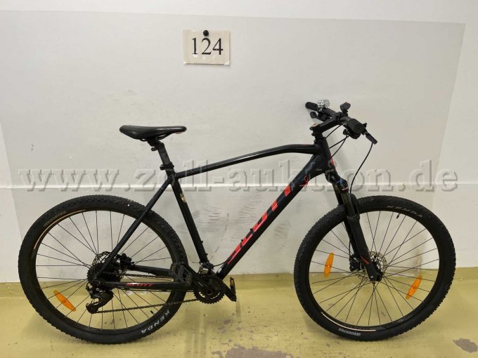 Mountainbike von Scott, rechts
