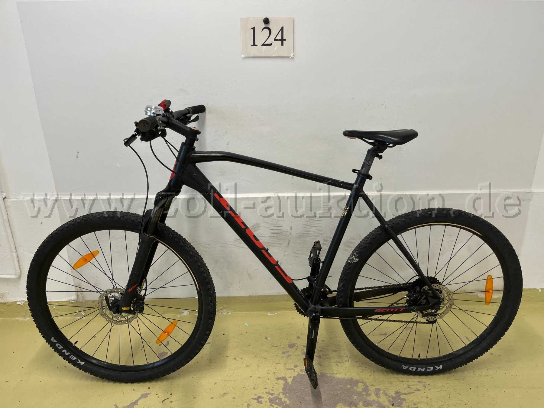 Mountainbike von Scott, links
