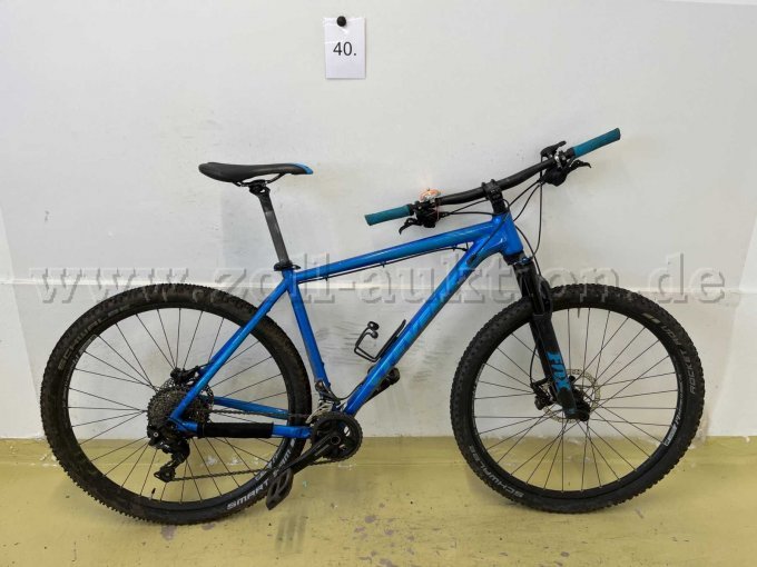 Mountainbike von Stevens, rechts