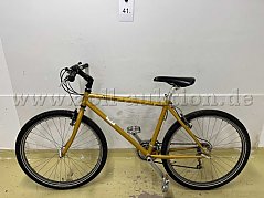 Mountainbike von unbekannter Marke, links