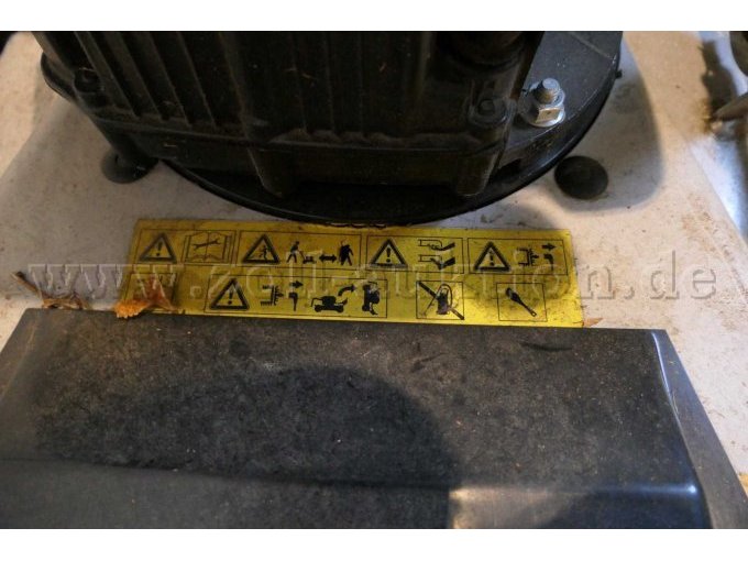 Detailaufnahme Warnhinweise/Symbole