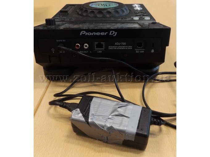 Pioneer DJ XDJ-700 Anschlüsse und Netzteil