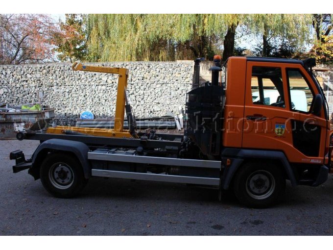 Seitenansicht mit Maytec-Haken-Lift-System