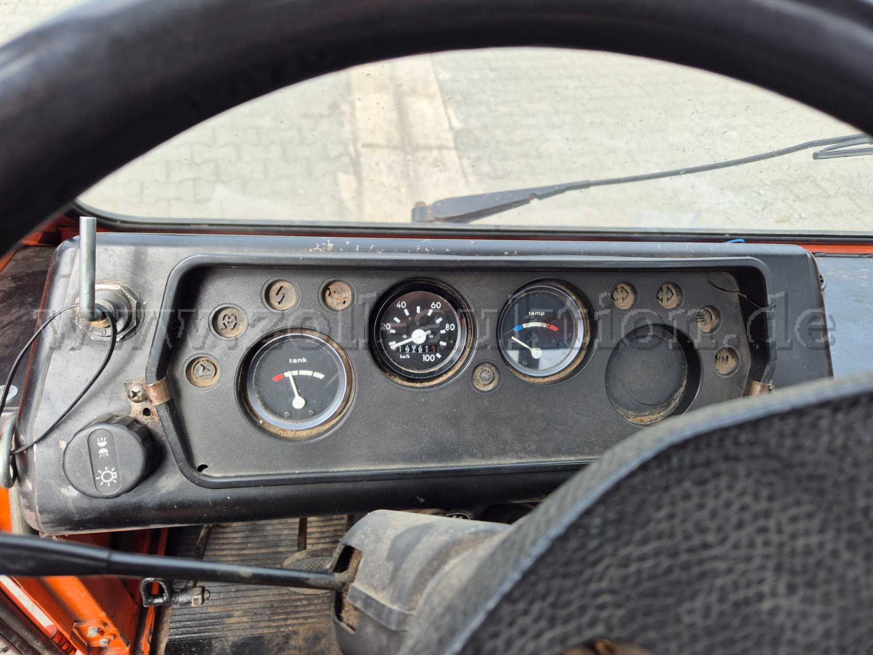 Multicar M25 - Cockpit