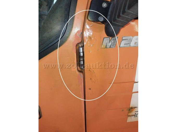 Fahrertür Scharnieraufnahme