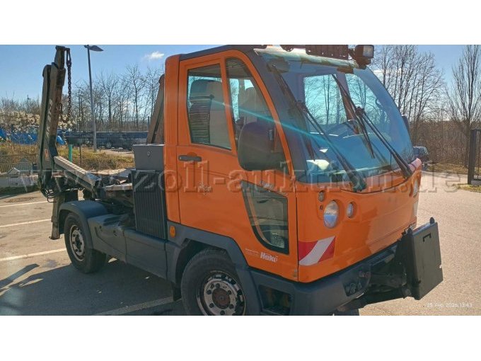 Fahrzeug schräg von vorne rechts