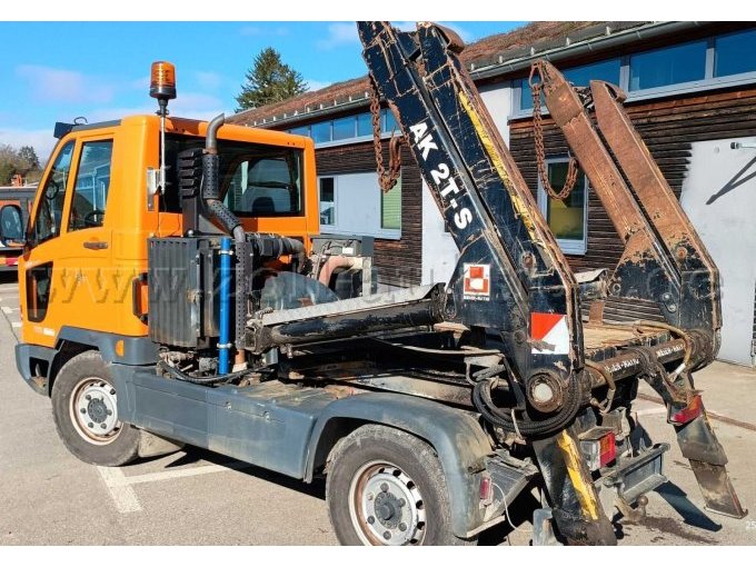 Fahrzeug schräg von hinten links