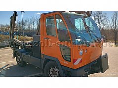 Fahrzeug schräg von vorne rechts