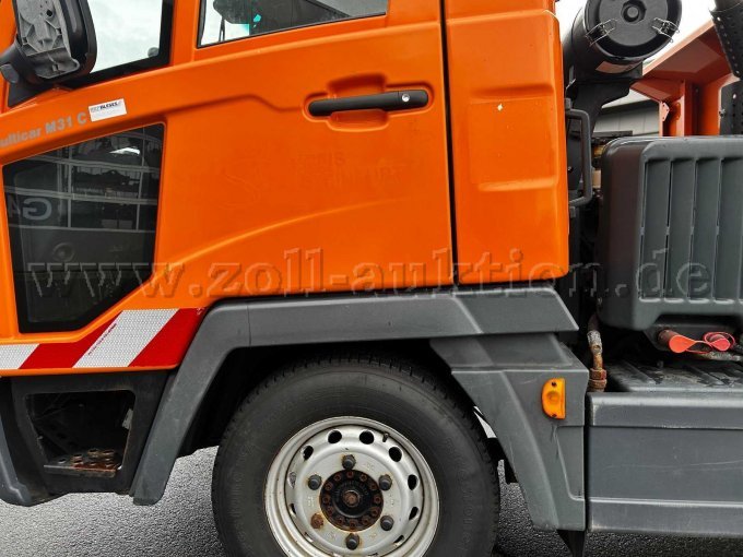 Fahrerkabine links
