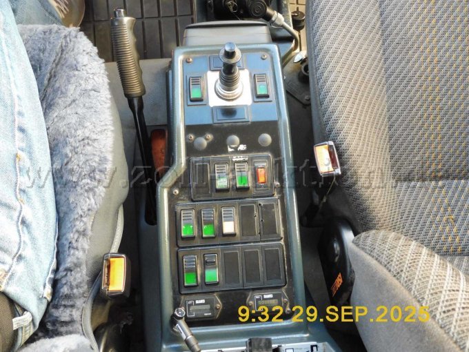 Ansicht beschädigte Fußraumdämmung Fahrerseite