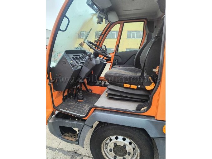 Einstieg Fahrerseite