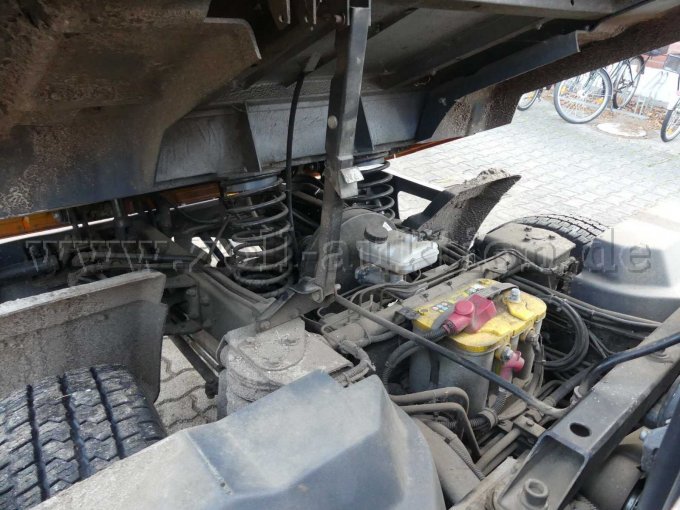 Ansicht unter Fahrerhaus