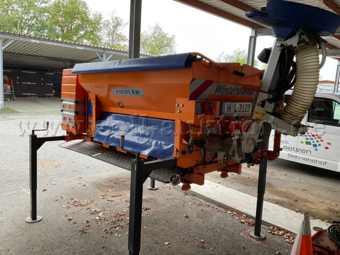 Seitenansicht des abgebauten Streuaufsatzes mit Stützfüßen