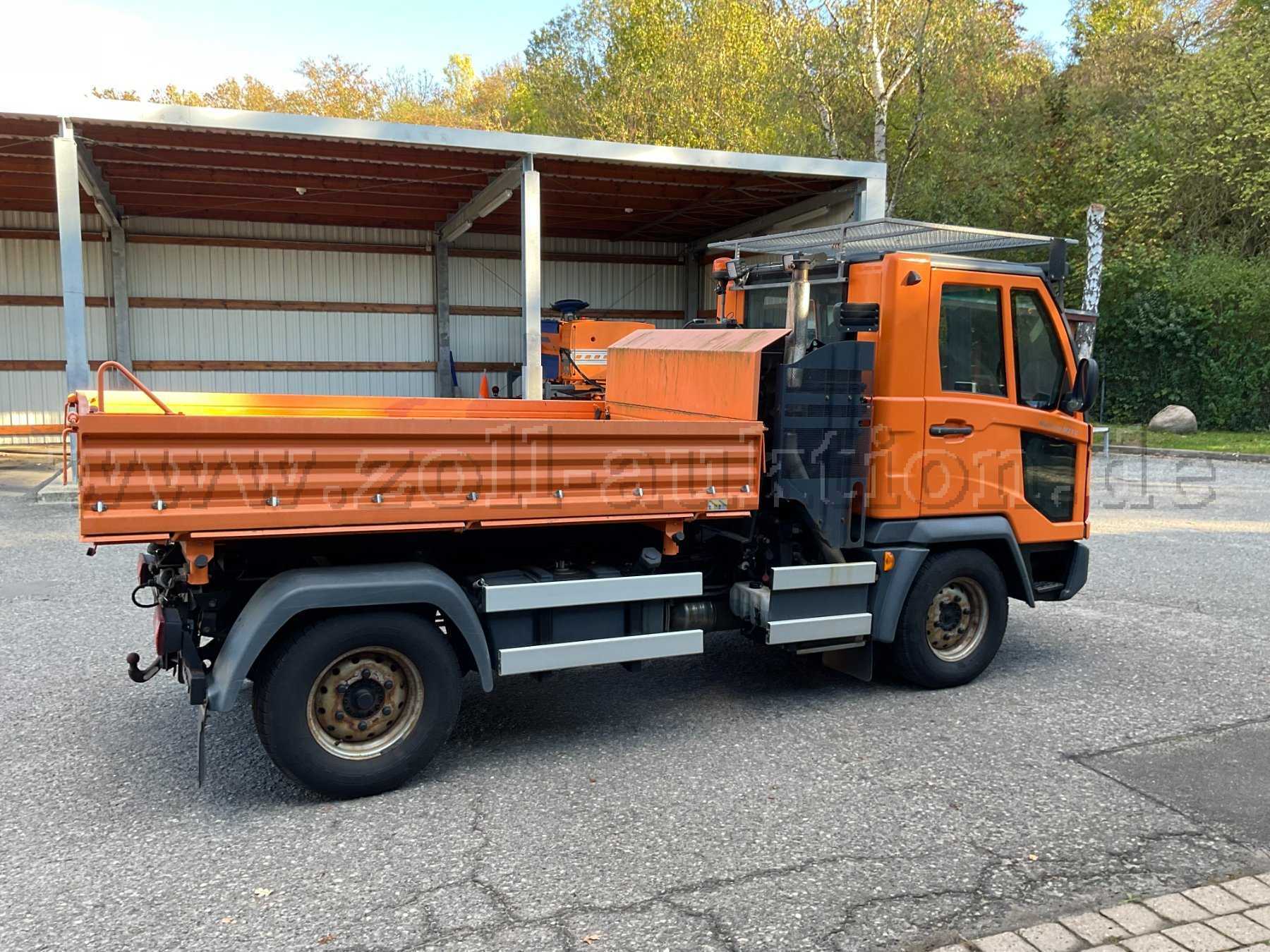 Seitliche Heckansicht mit Ladefläche