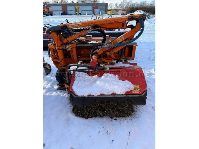 Ausleger und Schlegelmäher Frontansicht