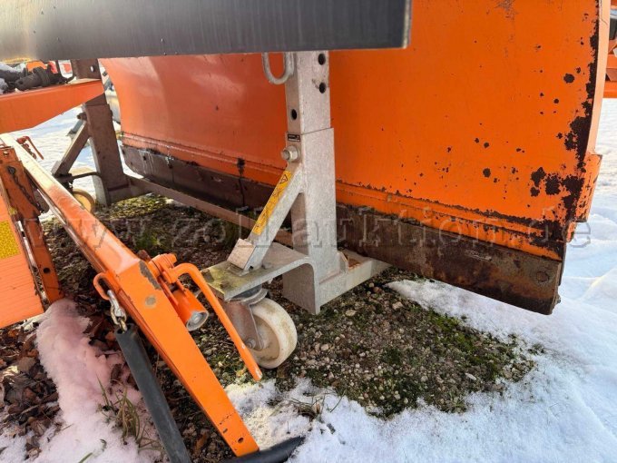 Schneepflug Frontansicht